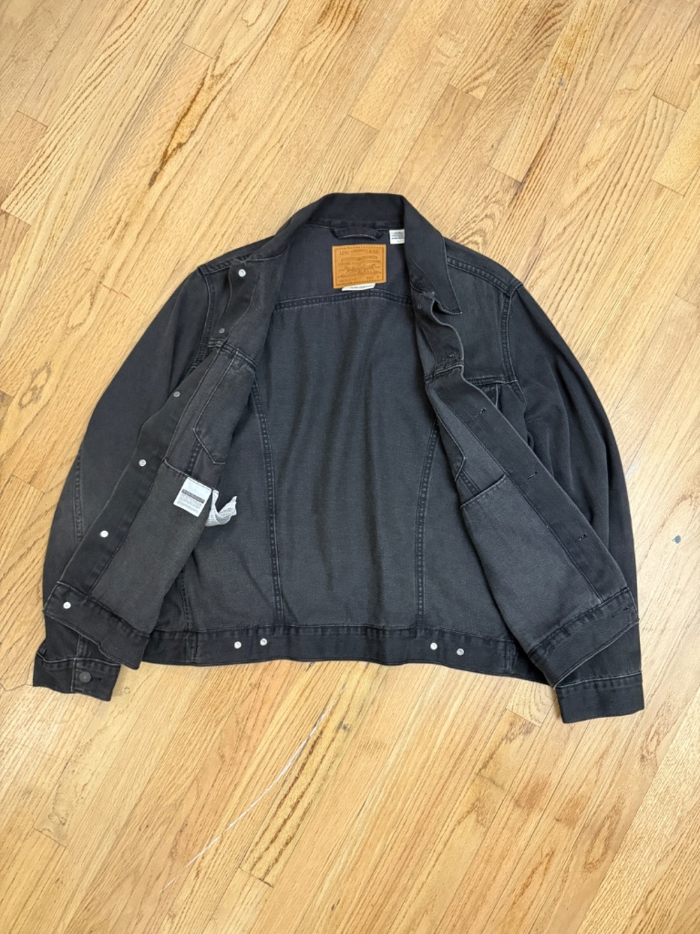 Levi’s Premium Vintage Fit Black Denim Trucker Jacket – Medium - Picture 2 of 7